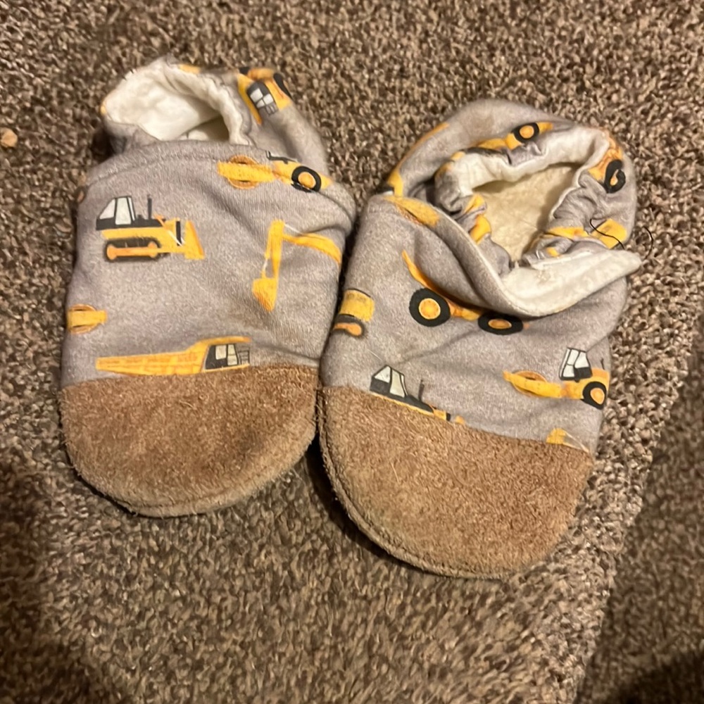 Snow and Arrow Organic Cotton Slippers / size unknown